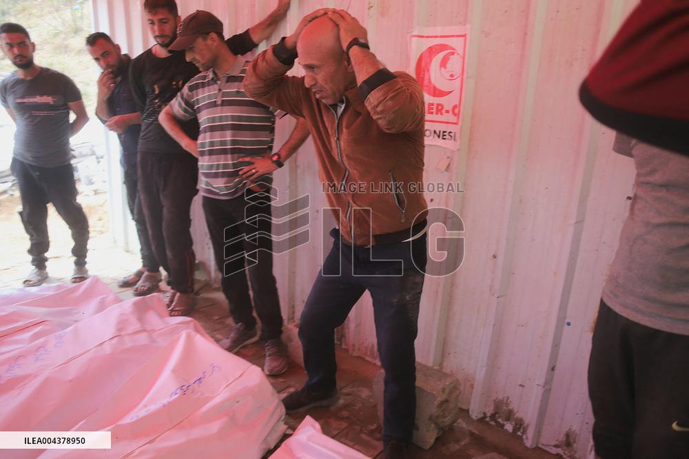 Palestinians Mourn After Deadly Israeli Attacks - Gaza