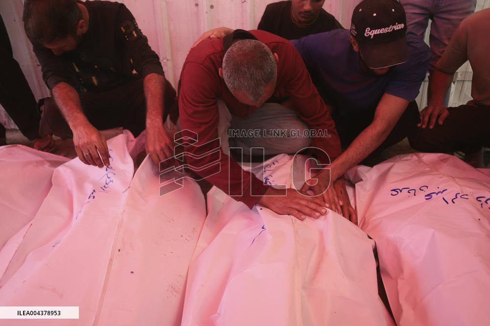 Palestinians Mourn After Deadly Israeli Attacks - Gaza