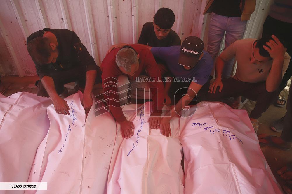 Palestinians Mourn After Deadly Israeli Attacks - Gaza