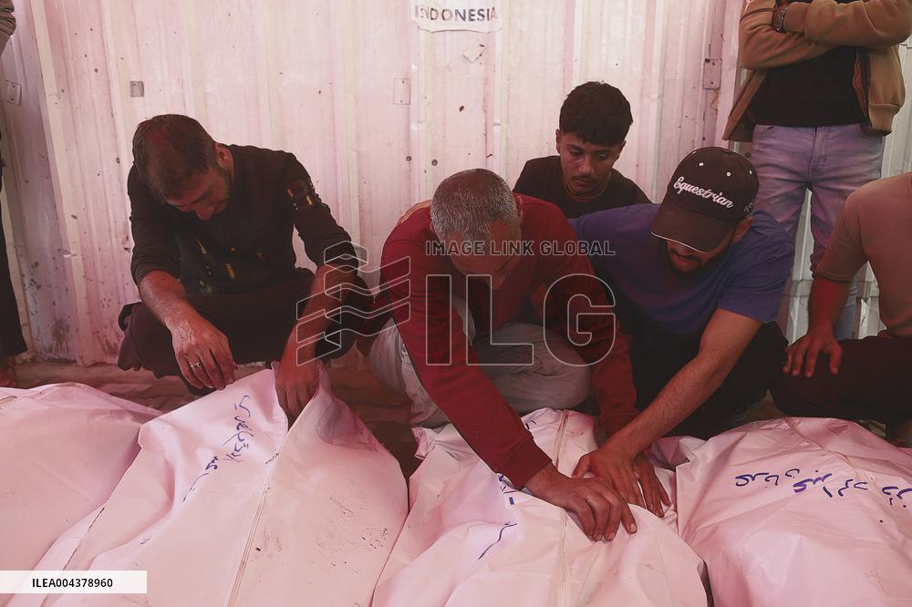 Palestinians Mourn After Deadly Israeli Attacks - Gaza