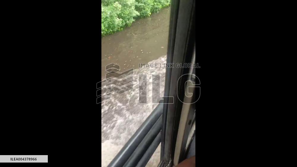 India: Severe Storms Lash Delhi-NCR, Causing Fatalities and Flight Delays 2