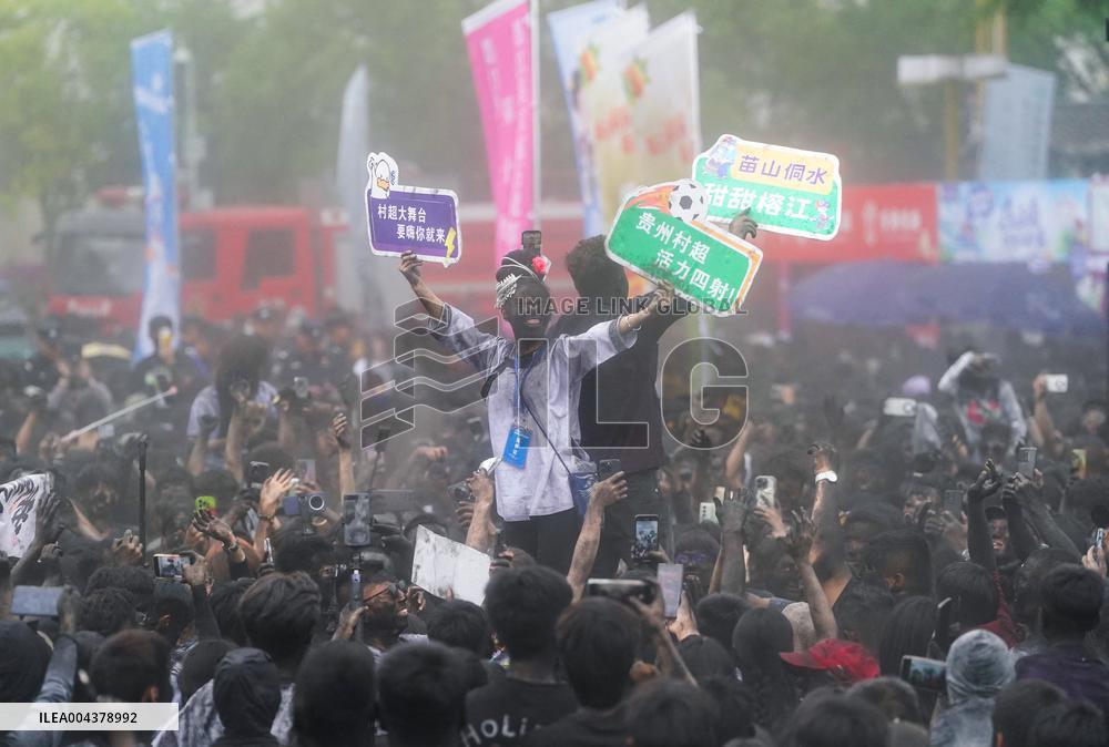 Daubing Face Black Event - China