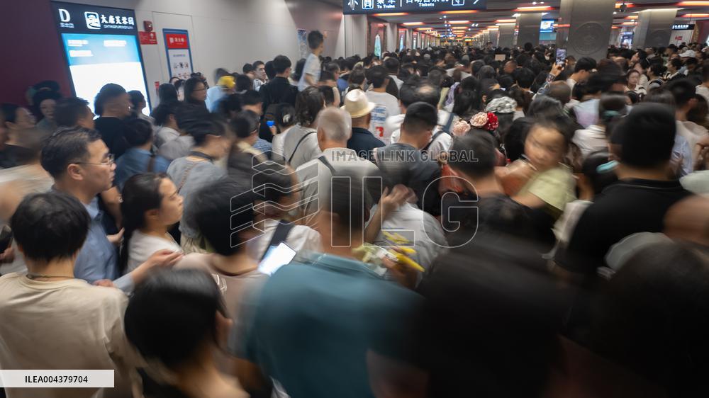 The Grand Tang Mall Scenic Area Tour in Xi'an