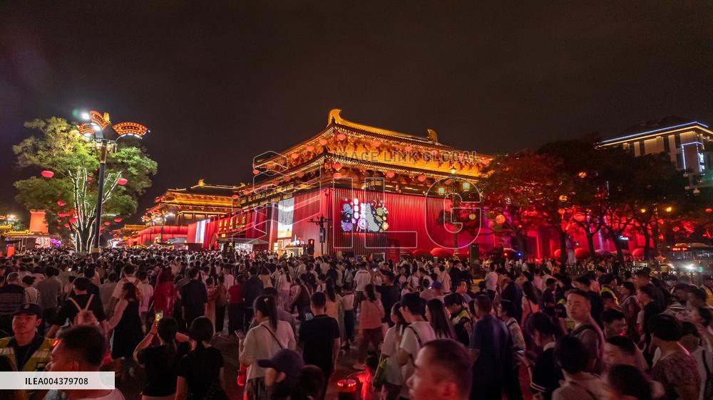 The Grand Tang Mall Scenic Area Tour in Xi'an