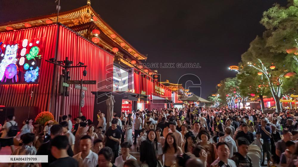 The Grand Tang Mall Scenic Area Tour in Xi'an