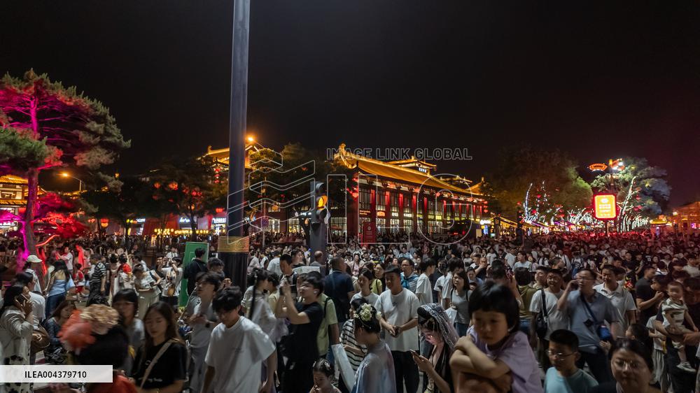 The Grand Tang Mall Scenic Area Tour in Xi'an