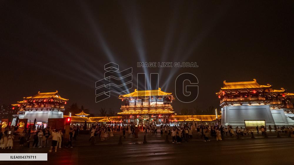 The Grand Tang Mall Scenic Area Tour in Xi'an