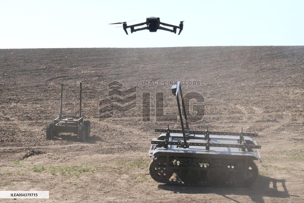 Training of operators of ground robotic systems
