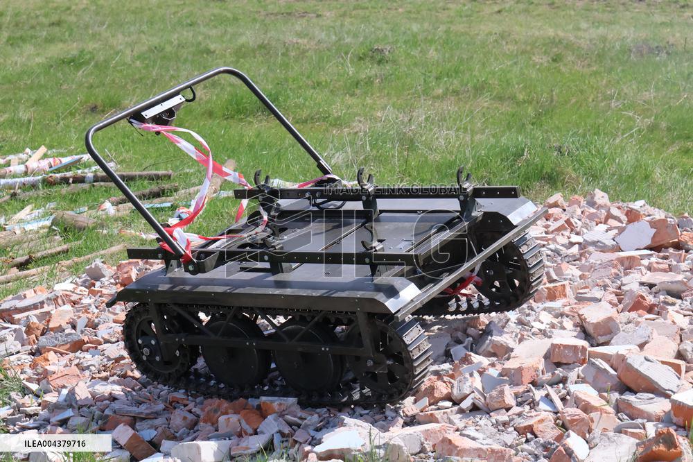 Training of operators of ground robotic systems