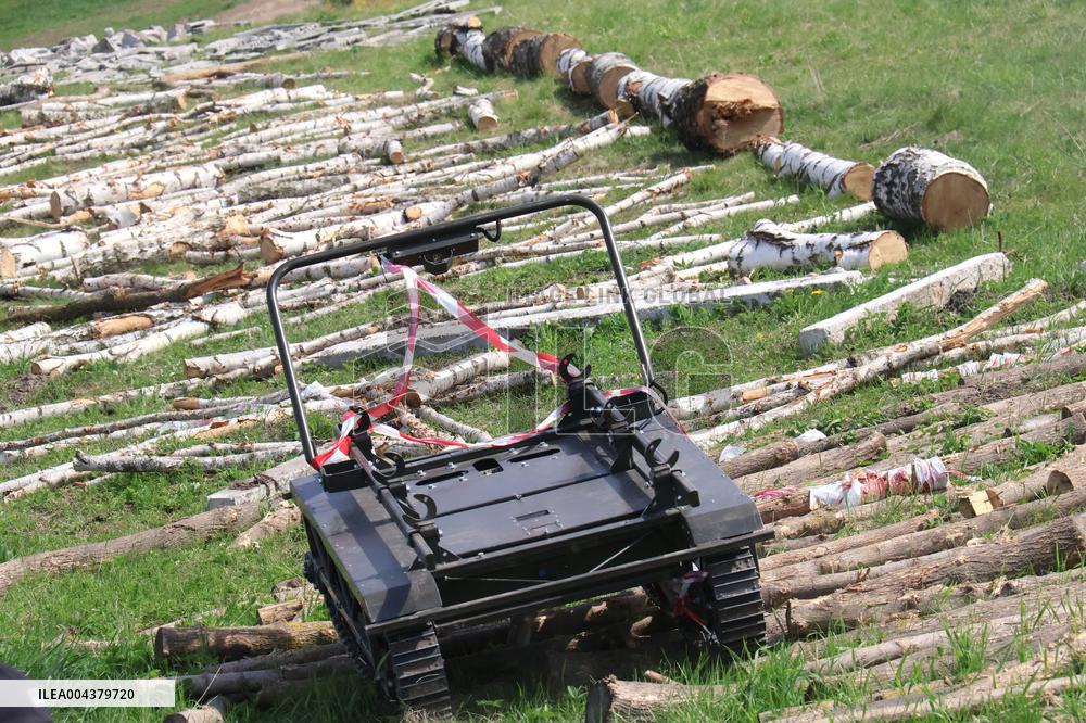 Training of operators of ground robotic systems