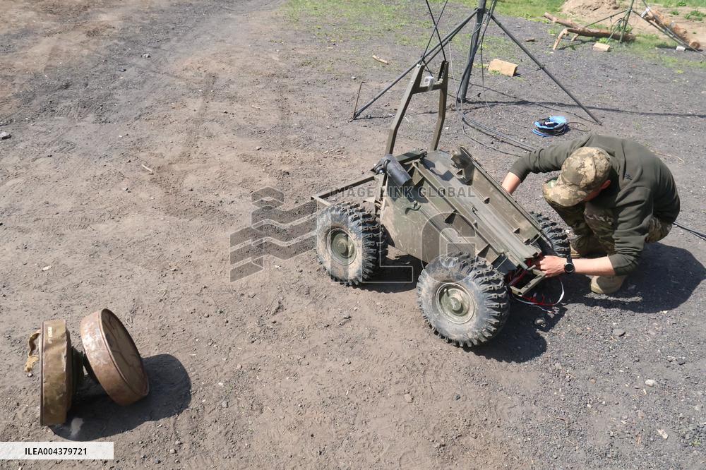 Training of operators of ground robotic systems