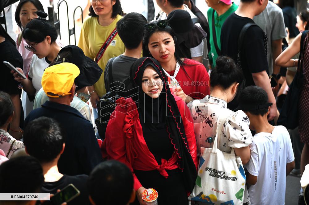 Tour Peak During May Day Holiday in Chongqing