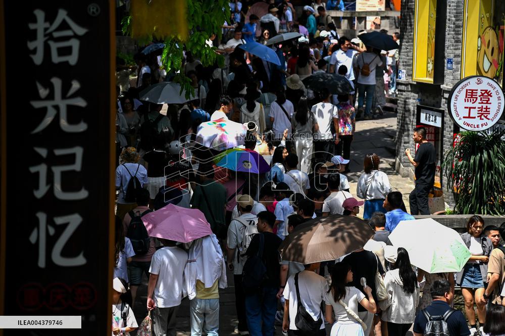 Tour Peak During May Day Holiday in Chongqing