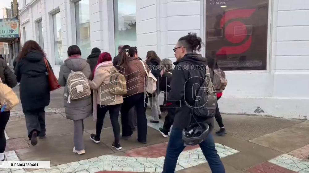 Chile: Residents Evacuate to Higher Ground After M7.4 Earthquake Strikes Off Southern Coast 2