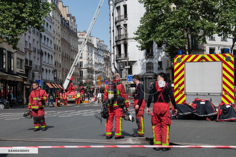 Three Injured in Serious Fire - Paris