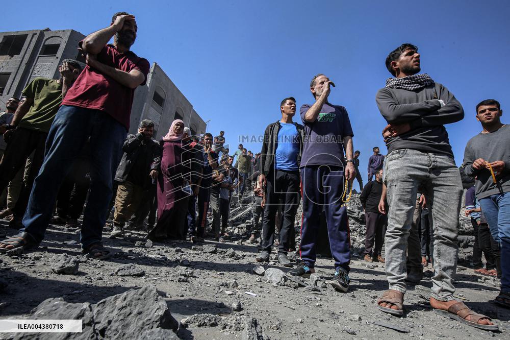 At Least 32 Palestinians Killed in Israeli Air Strikes - Gaza