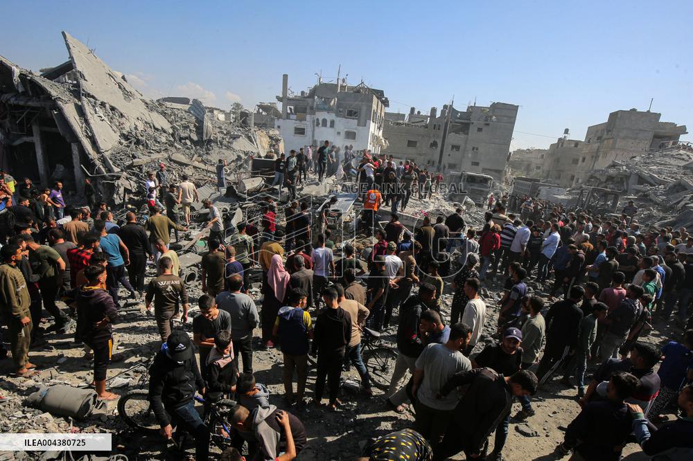 At Least 32 Palestinians Killed in Israeli Air Strikes - Gaza