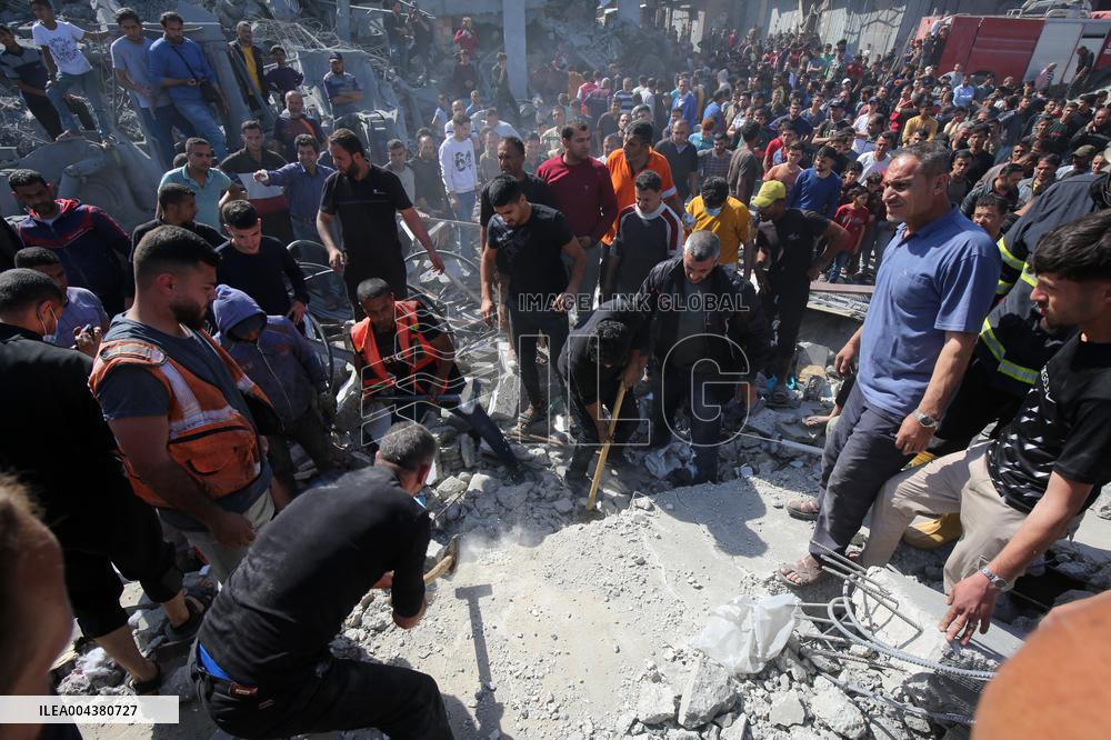 At Least 32 Palestinians Killed in Israeli Air Strikes - Gaza
