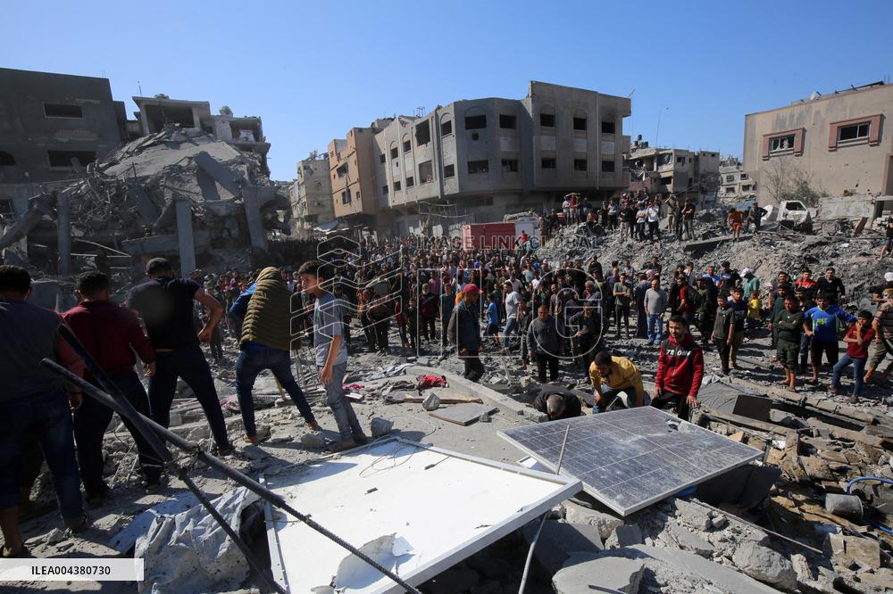 At Least 32 Palestinians Killed in Israeli Air Strikes - Gaza