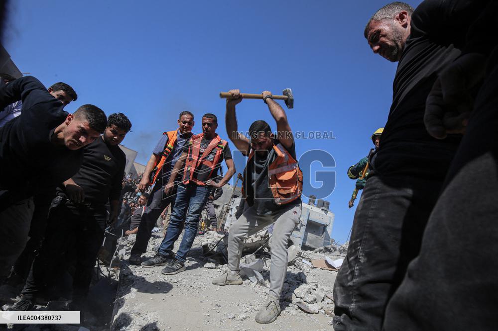 At Least 32 Palestinians Killed in Israeli Air Strikes - Gaza