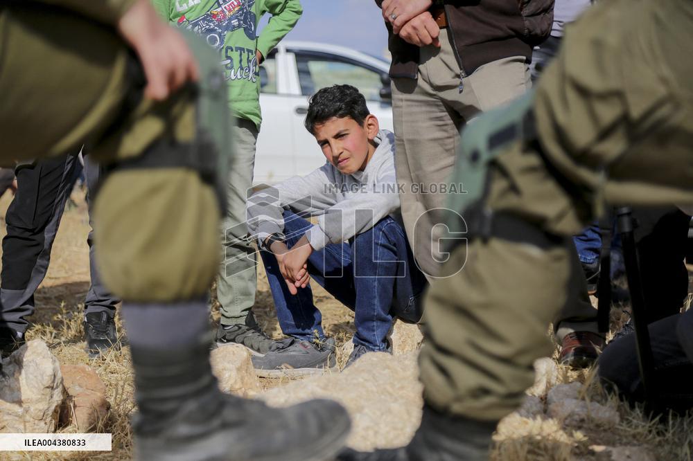 Settlers Occupy Palestinian Land Near Hebron - Palestine