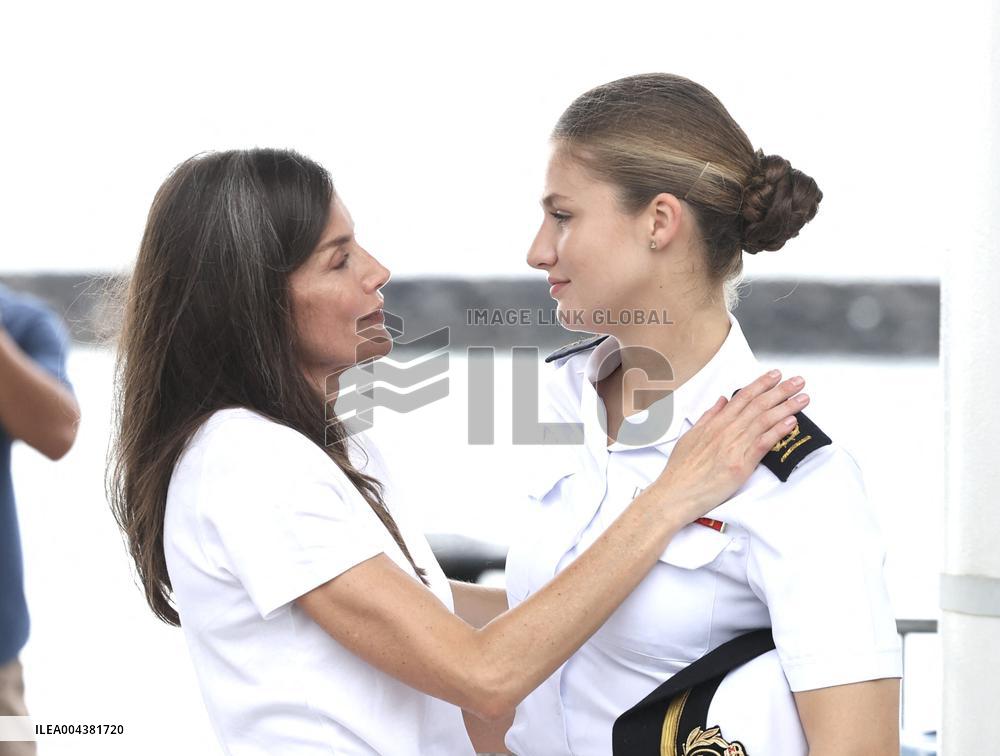 Princess Leonor Greets Queen Letizia - Panama