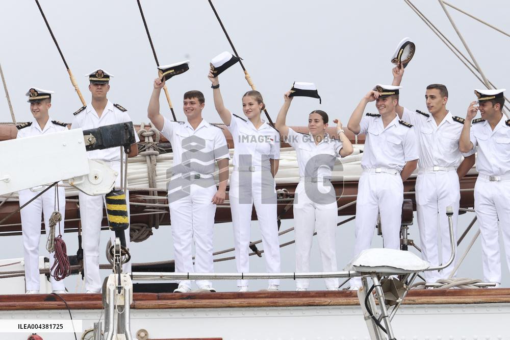 Princess Leonor Greets Queen Letizia - Panama
