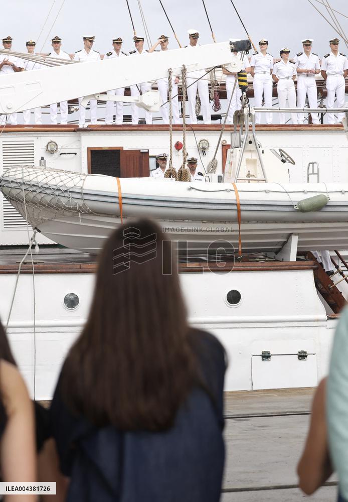 Princess Leonor Greets Queen Letizia - Panama