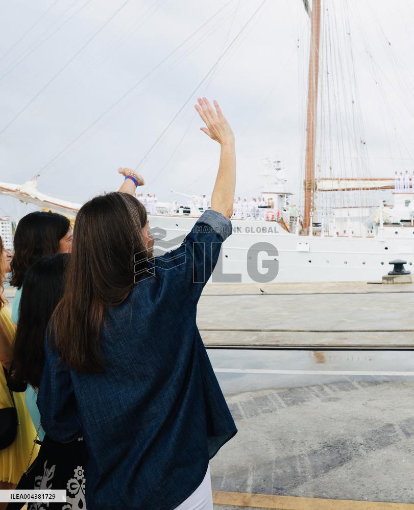 Princess Leonor Greets Queen Letizia - Panama