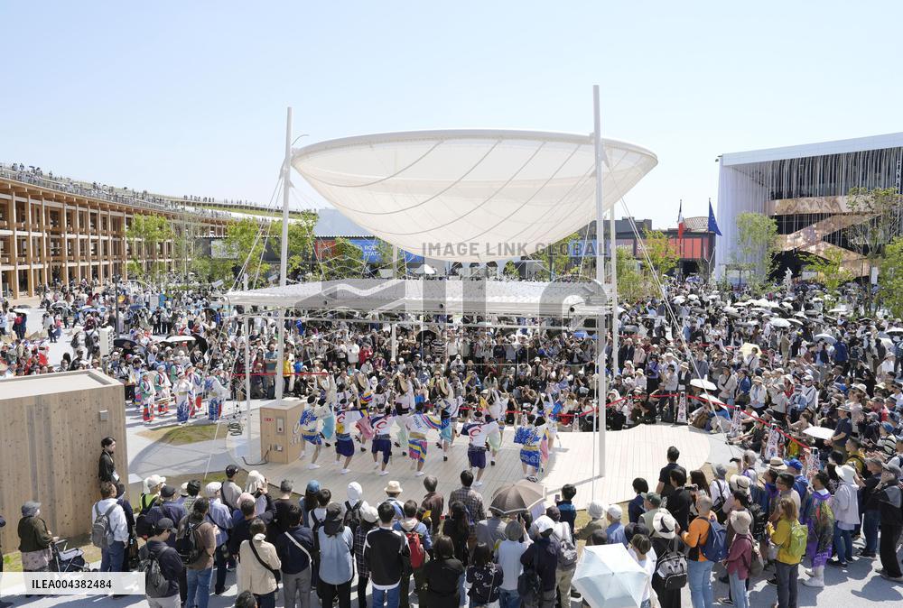 Awa dance performance at World Exposition