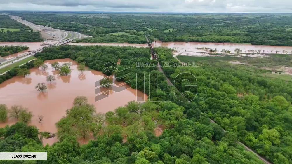 US: Aerial Footage of Flooded Red River in Oklahoma After Deadly Thunderstorms