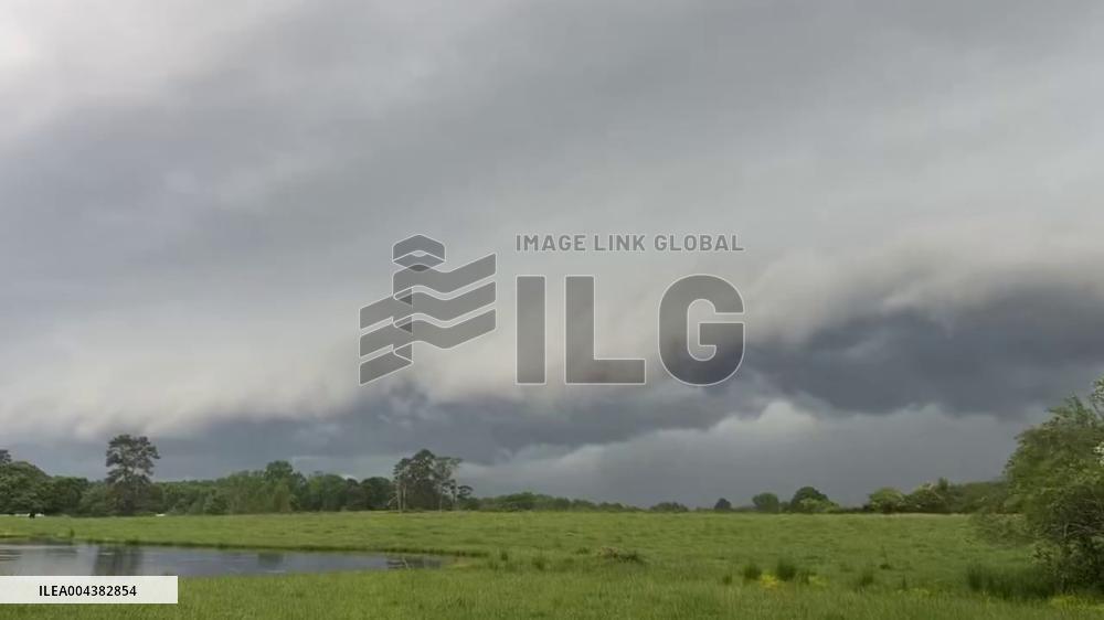 US: Time-Lapse of Shelf Cloud Moving Into Sylvania, Alabama
