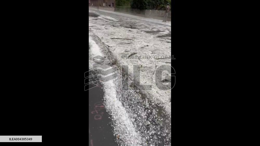 France: Intense Hailstorm Strikes Paris, Causing Damage 2