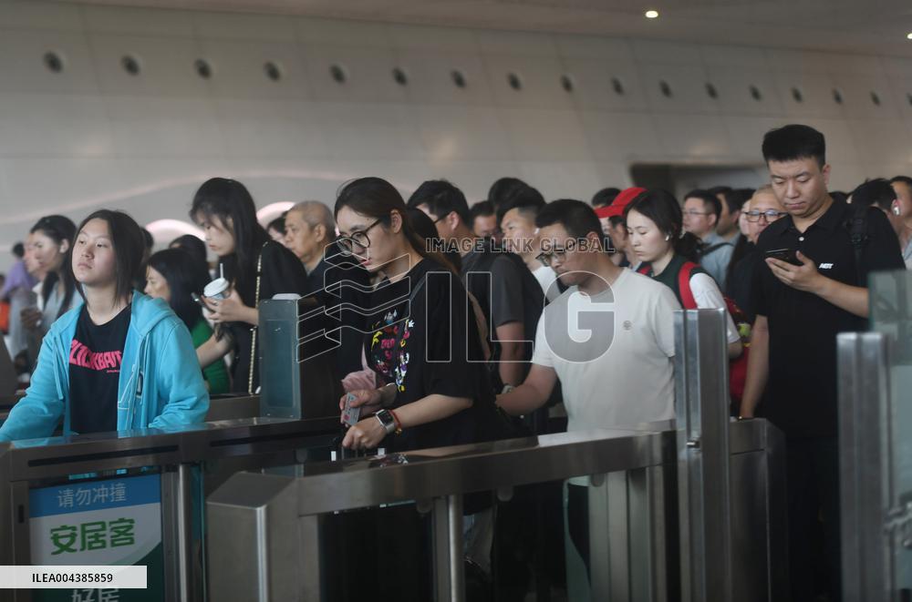 Return Peak During May Day Holiday in Hanghzou