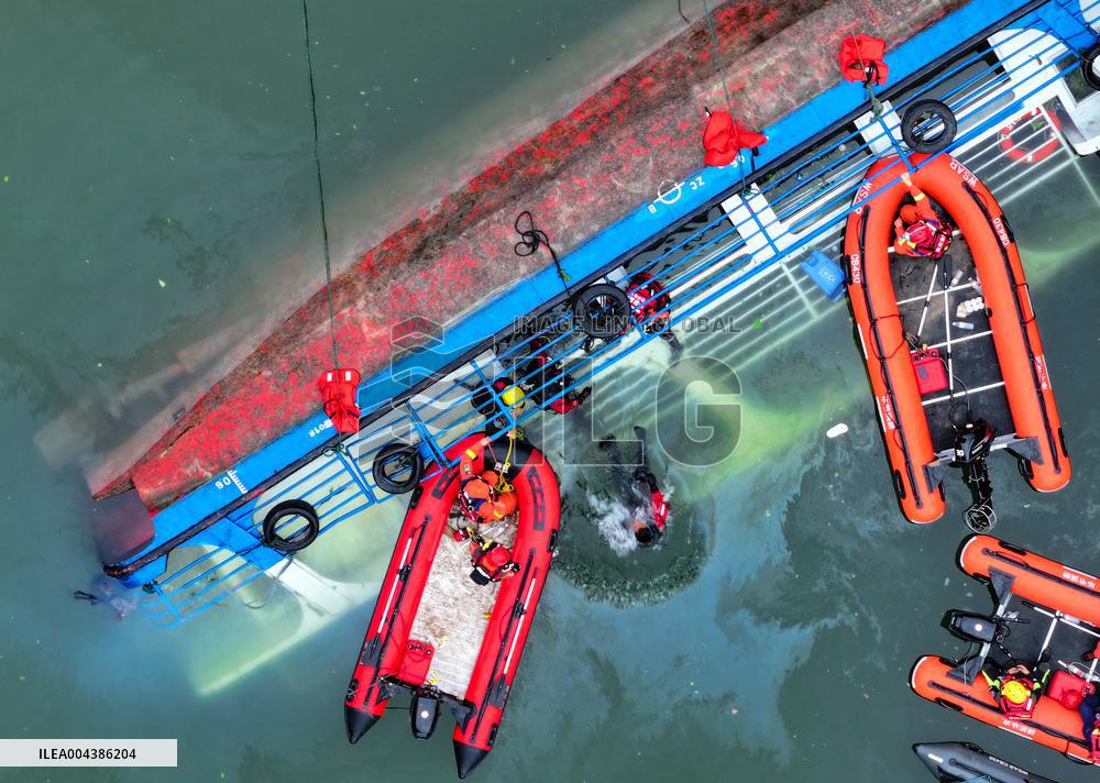 Ten Dead After Tourist Boats Capsize in China