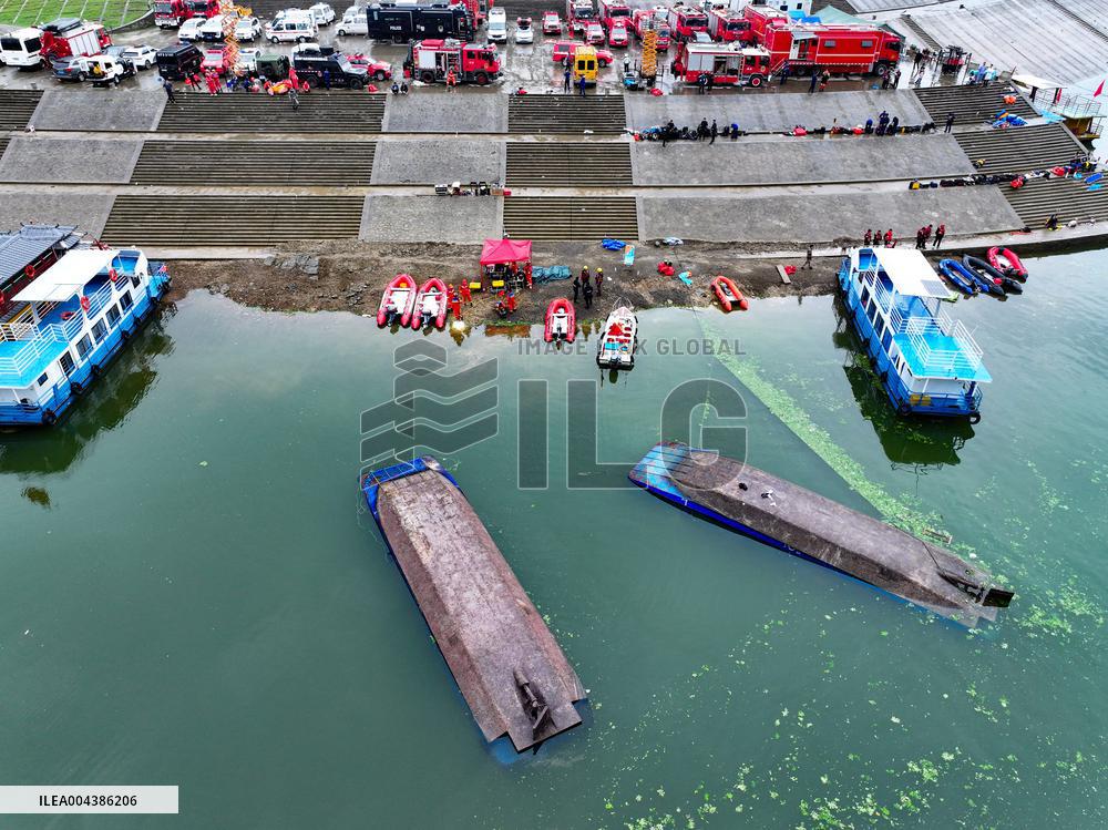 Ten Dead After Tourist Boats Capsize in China
