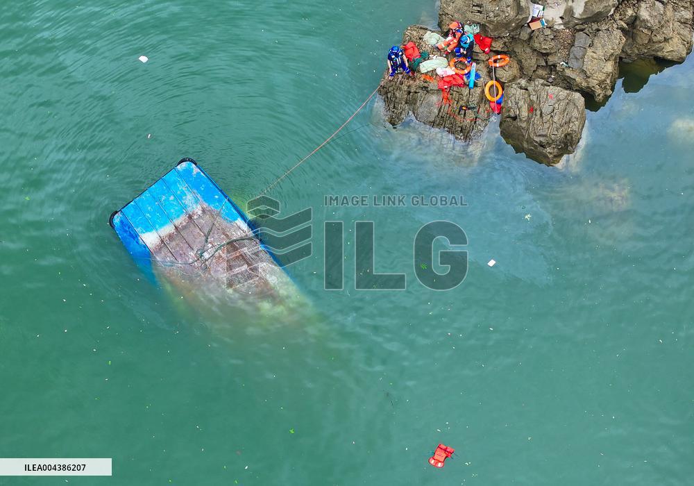 Ten Dead After Tourist Boats Capsize in China