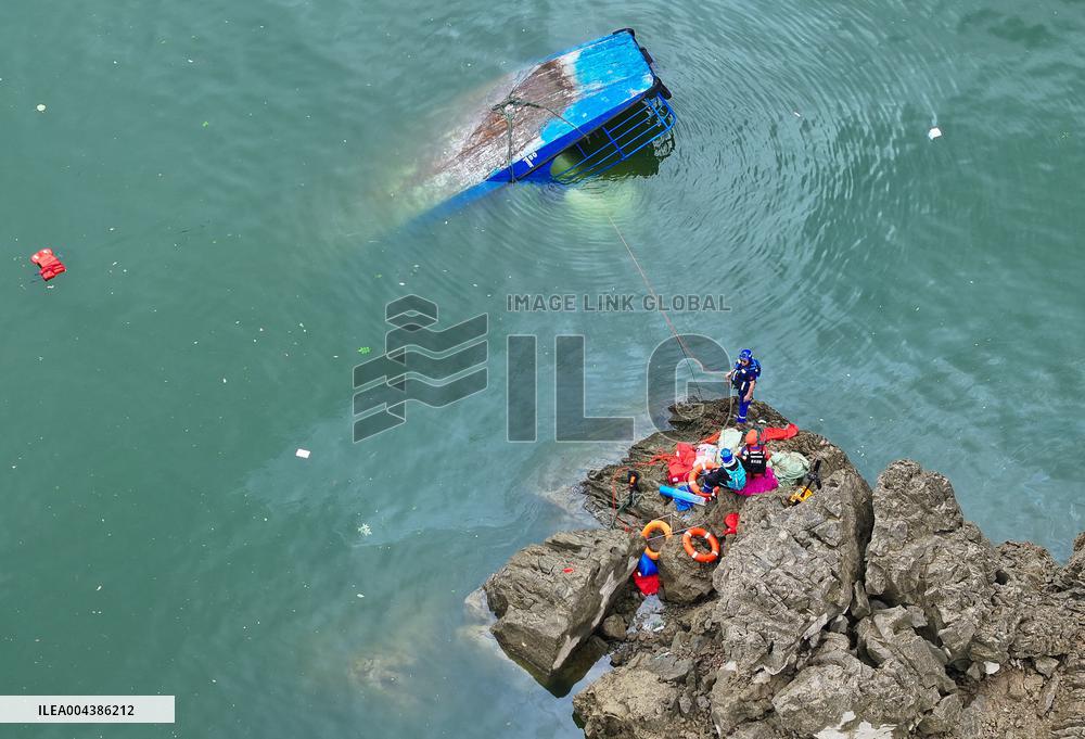 Ten Dead After Tourist Boats Capsize in China