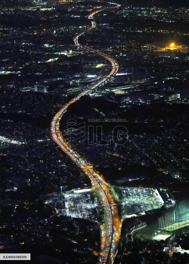 Return rush of Golden Week holidaymakers in Japan