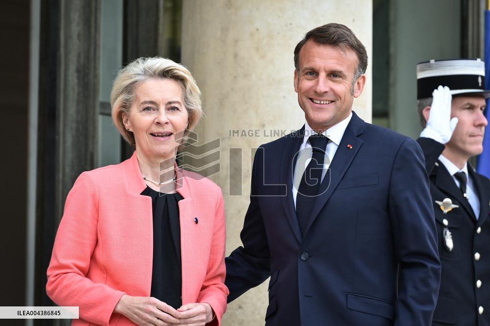 Emmanuel Macron welcomes Ursula von der Leyen at the Elysee FA