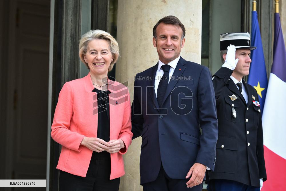 Emmanuel Macron welcomes Ursula von der Leyen at the Elysee FA