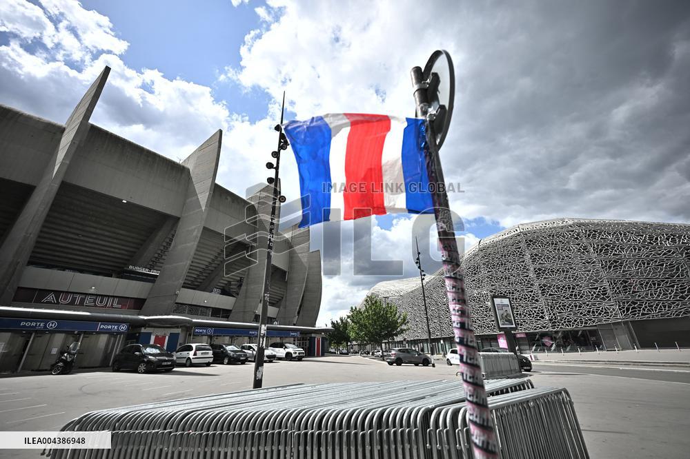 Stadiums of The 2 Parisians Soccer Clubs in Ligue 1 Are Side by Side - Paris