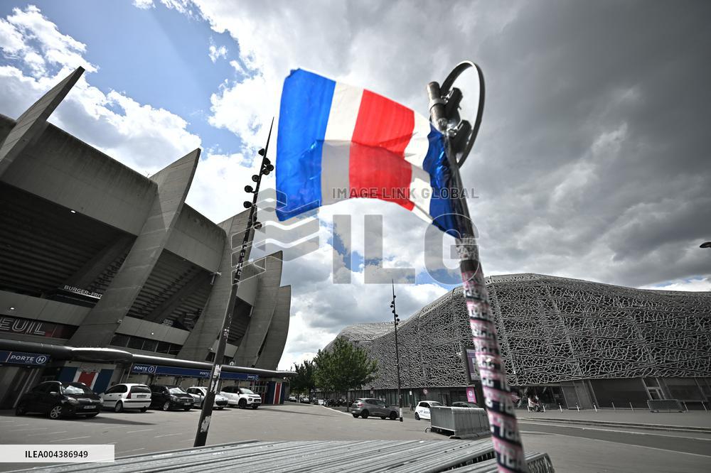 Stadiums of The 2 Parisians Soccer Clubs in Ligue 1 Are Side by Side - Paris