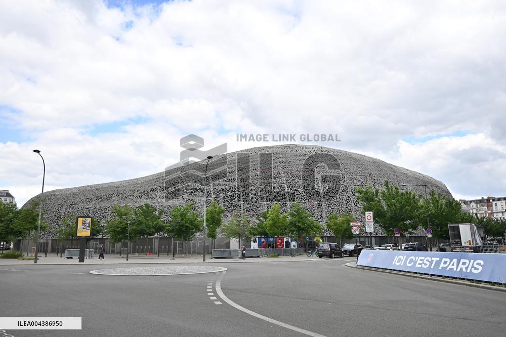 Stadiums of The 2 Parisians Soccer Clubs in Ligue 1 Are Side by Side - Paris