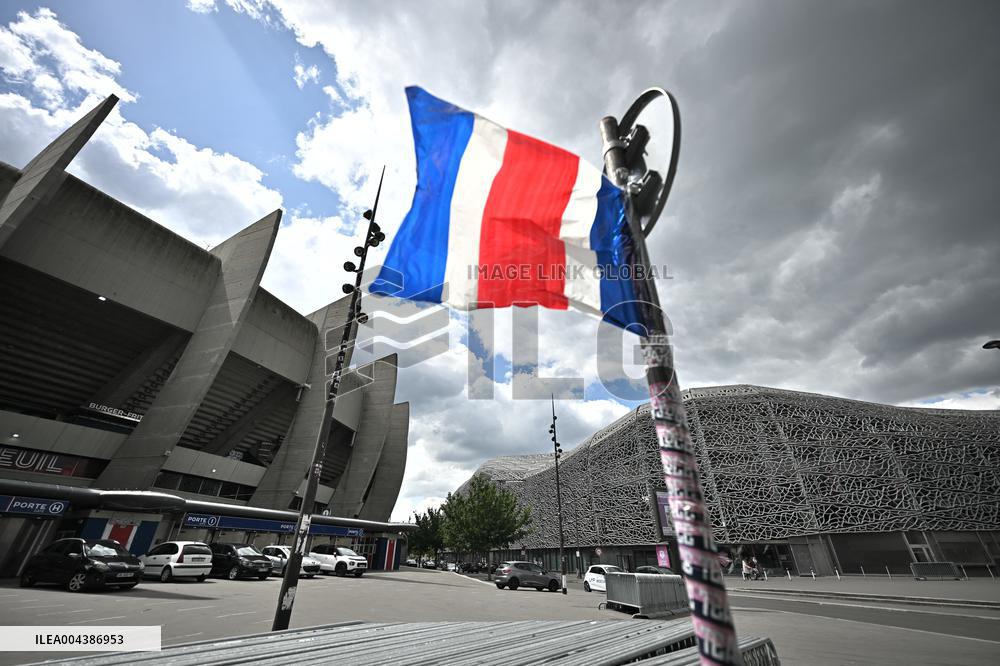 Stadiums of The 2 Parisians Soccer Clubs in Ligue 1 Are Side by Side - Paris