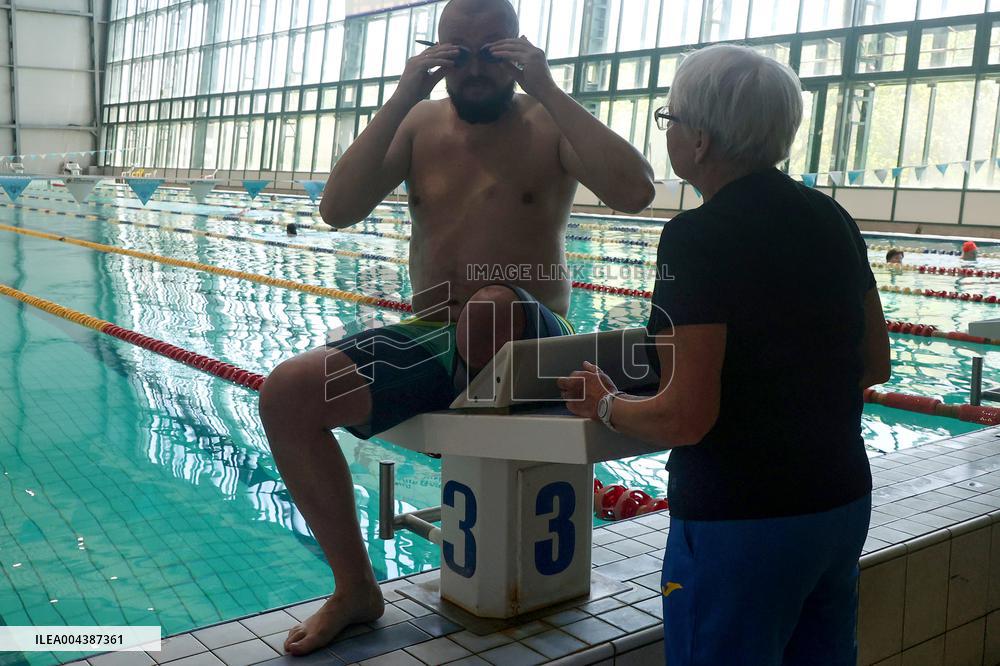 Kharkiv hosts regional swimming championship for veterans