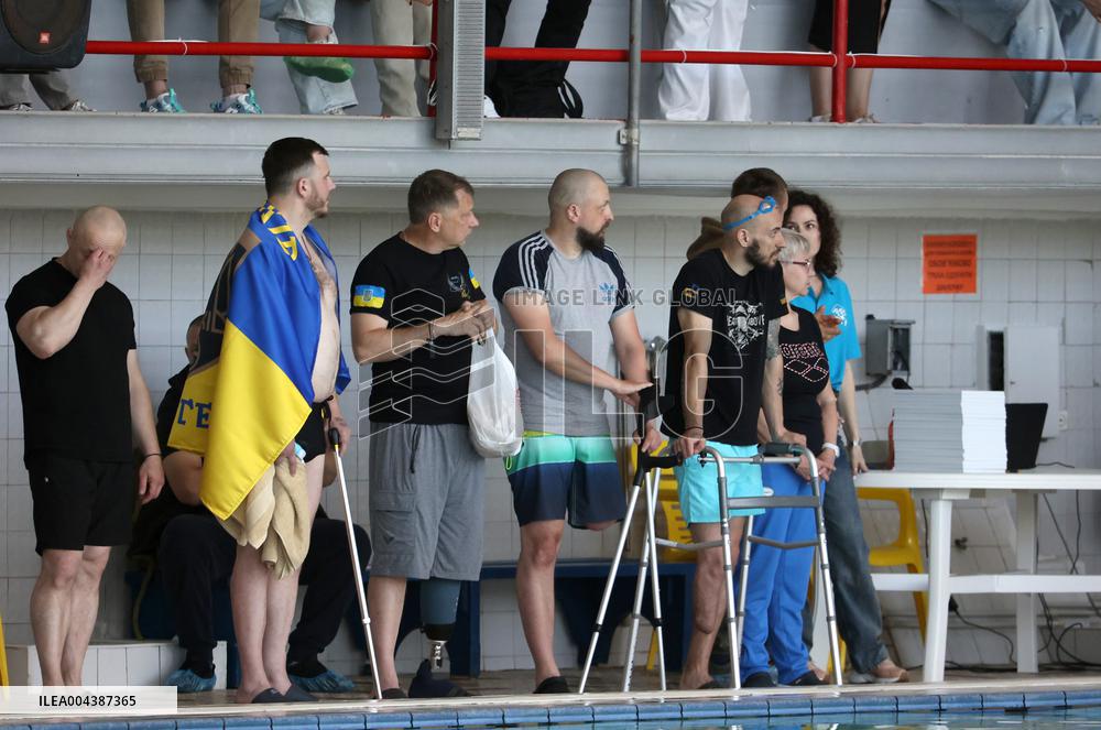 Kharkiv hosts regional swimming championship for veterans