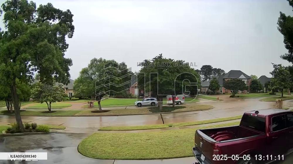 US: Moment of Lightning Strike Causes Home Fire in Colleyville, Texas