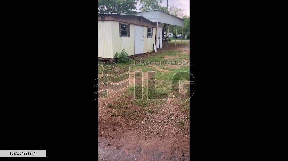 US: Large Hail Falls on Hubbard Creek Lake in Texas