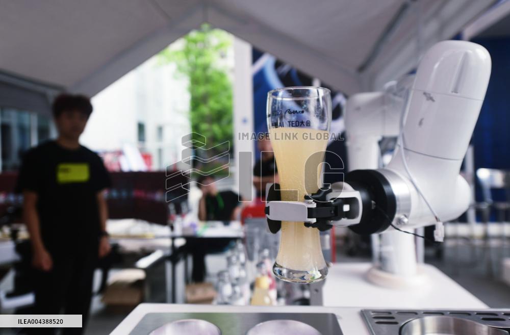 AI Cocktail-making Robot